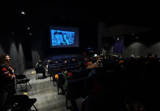 Arredor de 600 crianzas asistiron á mostra de teatro para escolares da Pobra